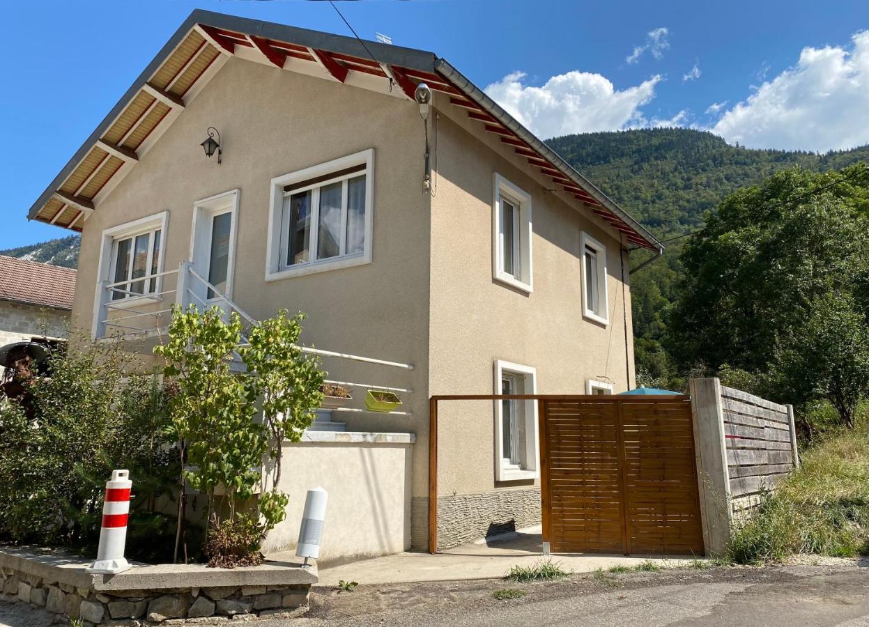 Creme Villa Chabotte Buitenkant foto